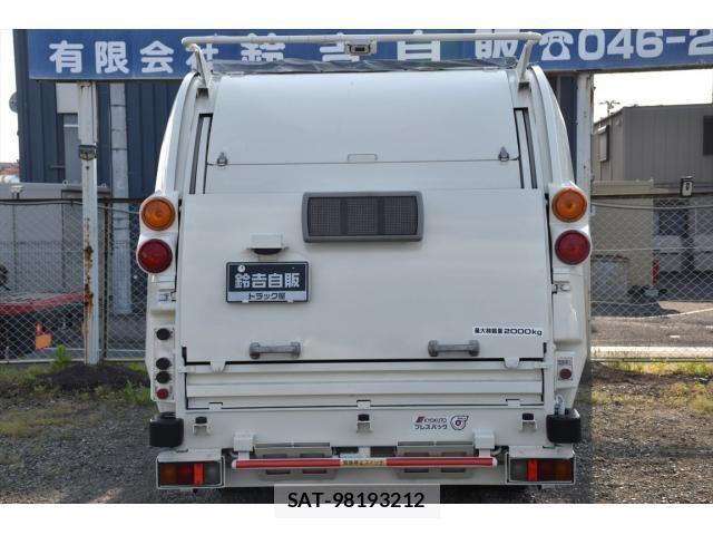 Hino DUTRO 2017-10 7357585-5
