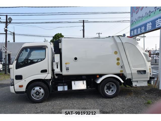 Hino DUTRO 2017-10 7357585-8