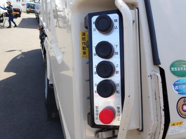 Hino DUTRO 2021-03 7383886-17