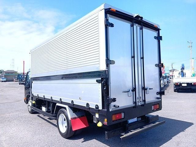 Hino DUTRO 2018-12 7383866-5