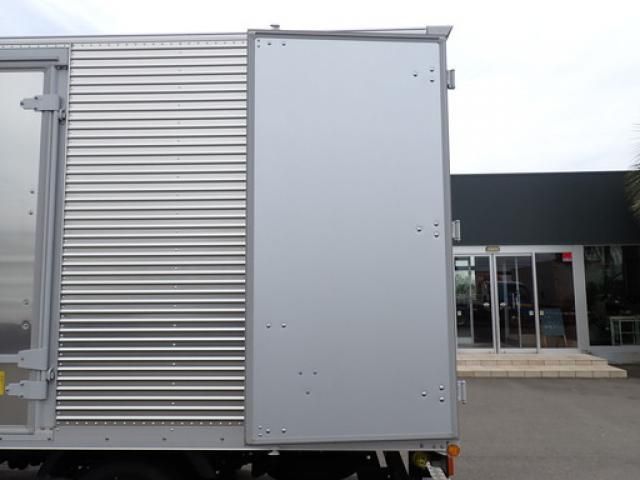 Hino DUTRO 2025-09 7383888-18