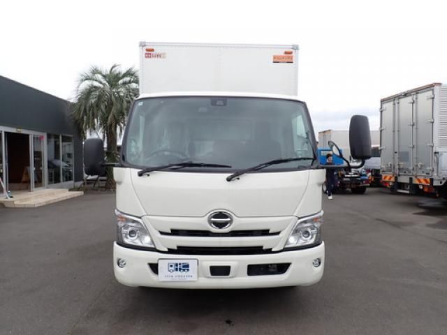 Hino DUTRO 2025-09 7383888-1