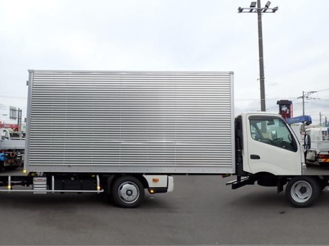 Hino DUTRO 2025-09 7383888-3