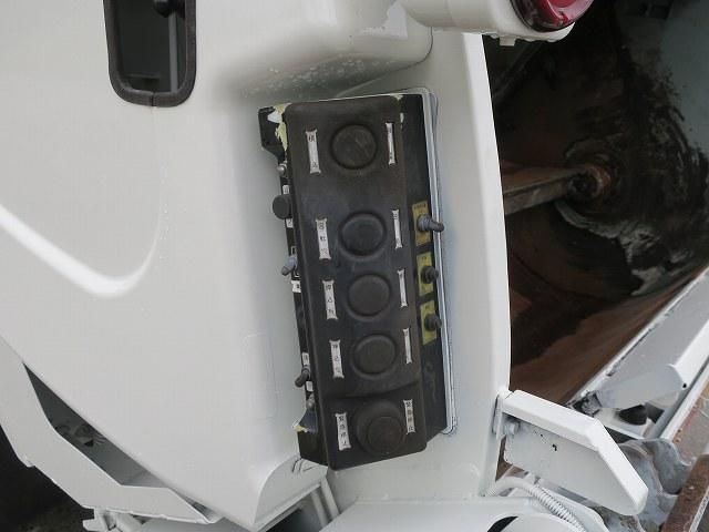 Hino DUTRO 2019-02 7383887-15