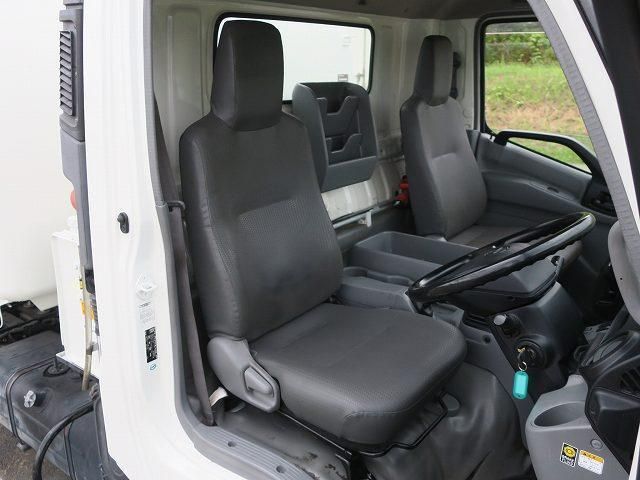 Hino DUTRO 2019-02 7383887-18