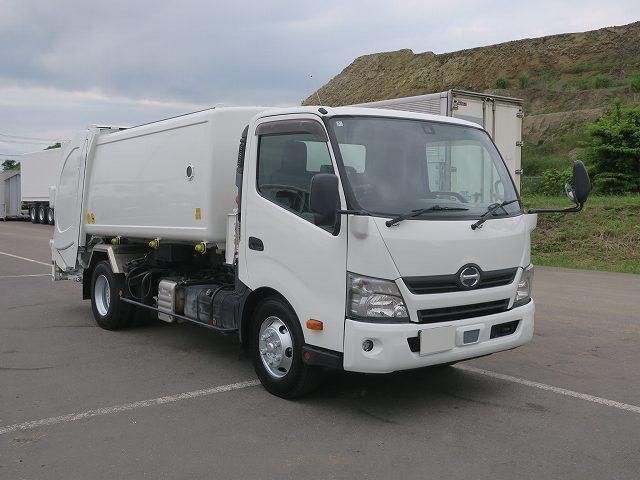 Hino DUTRO 2019-02 7383887-1