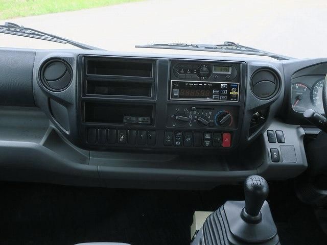 Hino DUTRO 2019-02 7383887-19
