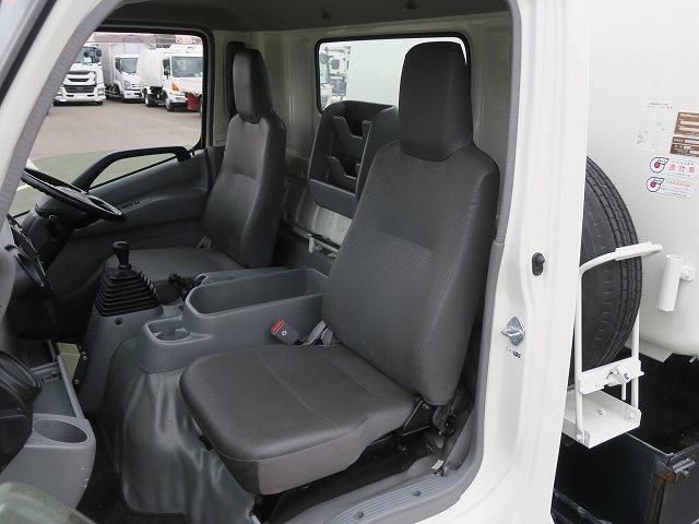 Hino DUTRO 2019-02 7383887-22