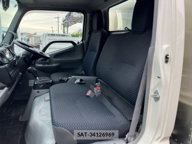 Hino DUTRO 2022-03 7391989-26