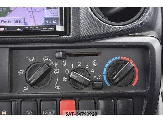 Hino DUTRO 2016-08 7454077-15