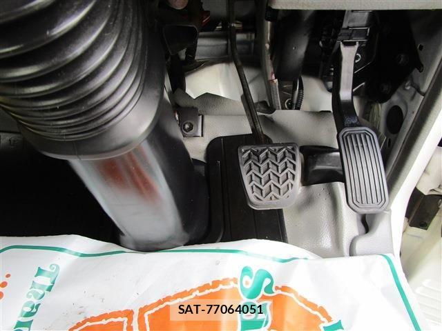 Hino DUTRO 2019-03 7454071-12