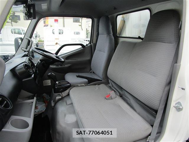 Hino DUTRO 2019-03 7454071-14