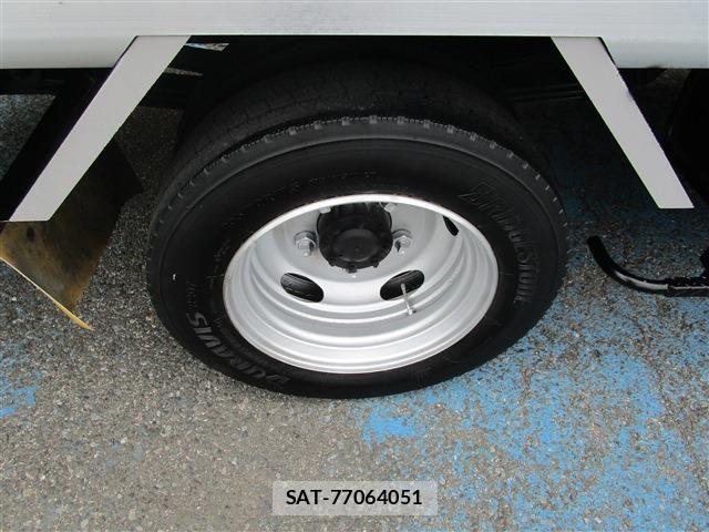 Hino DUTRO 2019-03 7454071-18