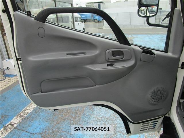 Hino DUTRO 2019-03 7454071-21
