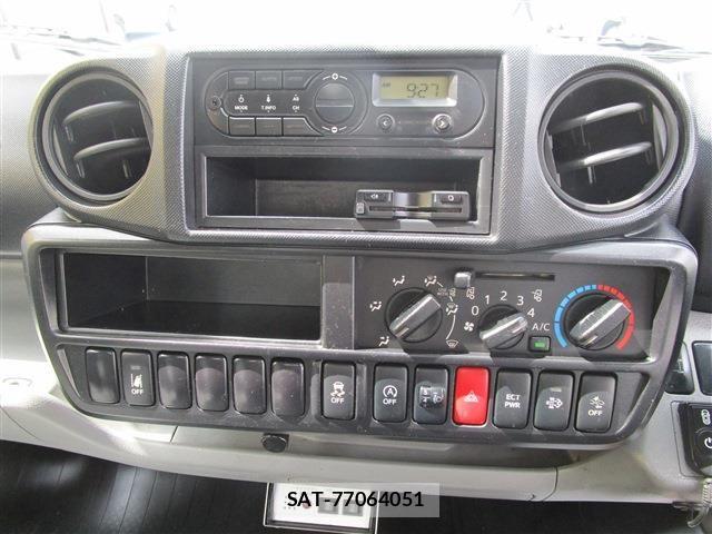 Hino DUTRO 2019-03 7454071-26