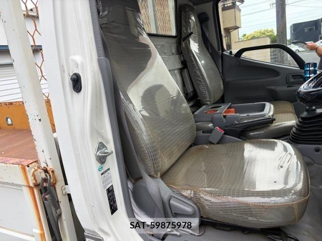 Hino DUTRO 2017-03 7454075-10