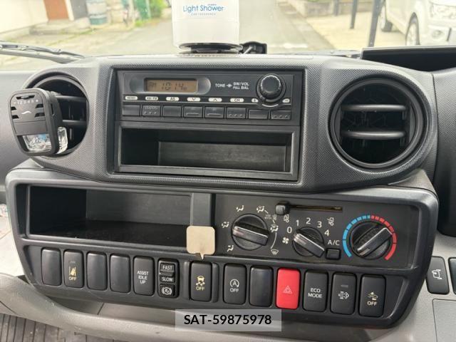 Hino DUTRO 2017-03 7454075-16