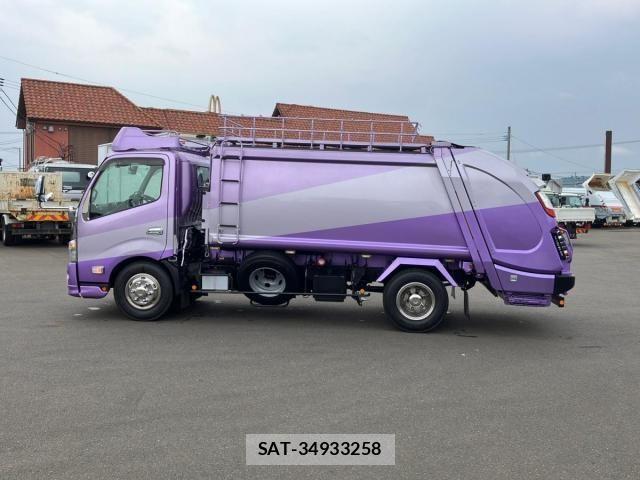 Hino DUTRO 2022-06 7454061-4