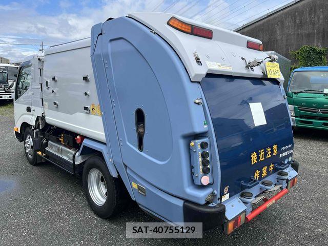 Hino DUTRO 2017-01 7454073-3