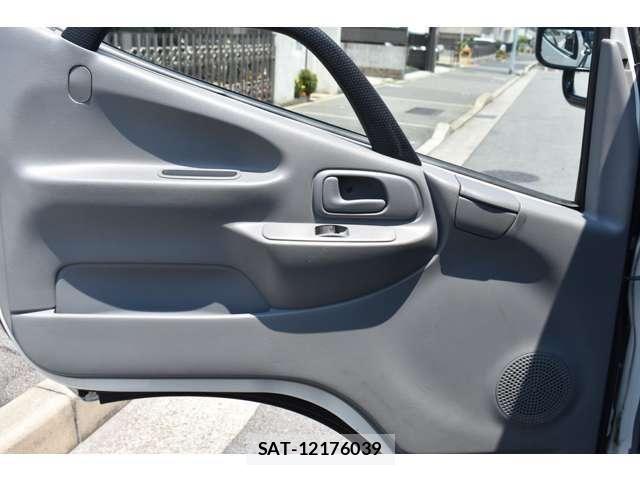 Hino DUTRO 2022-03 7454070-9