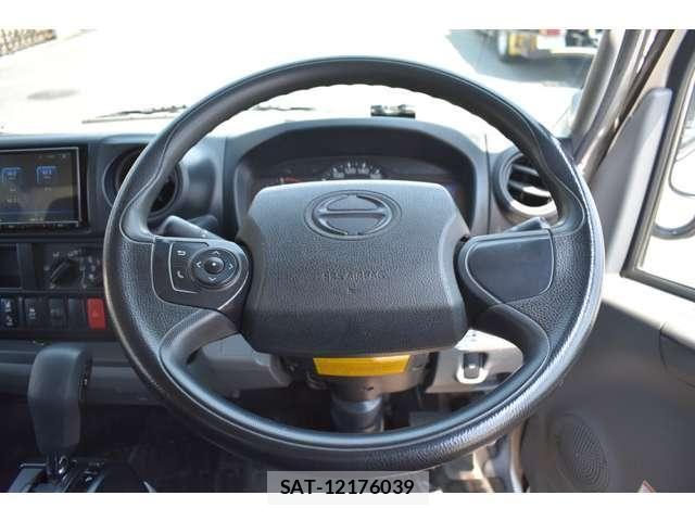 Hino DUTRO 2022-03 7454070-1