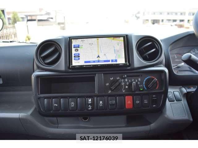 Hino DUTRO 2022-03 7454070-21