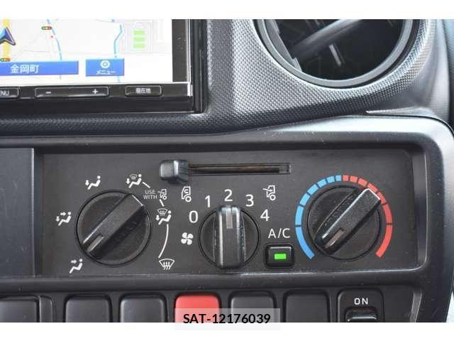 Hino DUTRO 2022-03 7454070-22