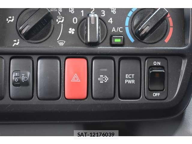 Hino DUTRO 2022-03 7454070-23
