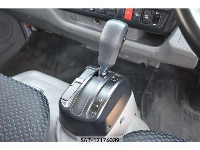 Hino DUTRO 2022-03 7454070-2