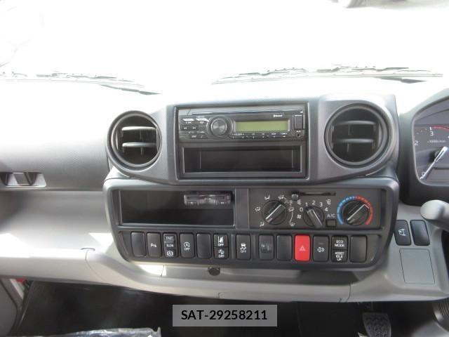 Hino DUTRO 2024-04 7500338-17