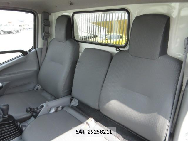 Hino DUTRO 2024-04 7500338-24