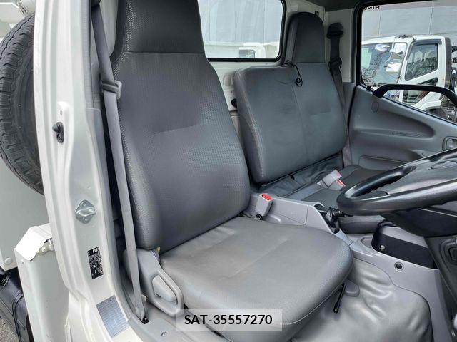 Hino DUTRO 2018-04 7500348-18