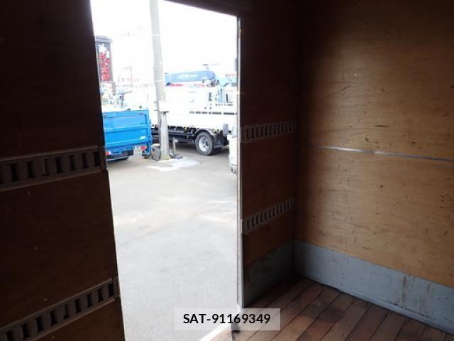 Hino DUTRO 2016-02 7500349-14