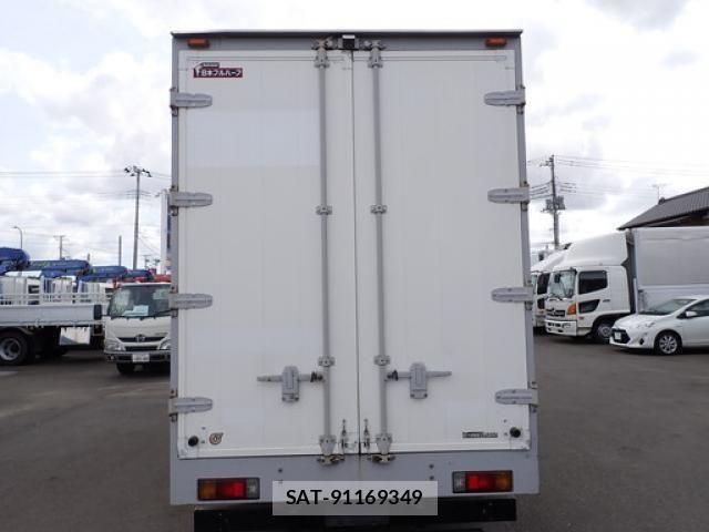 Hino DUTRO 2016-02 7500349-18