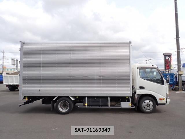 Hino DUTRO 2016-02 7500349-3