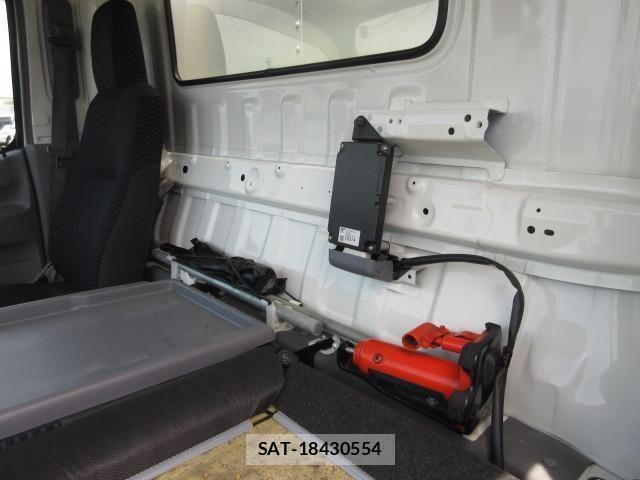 Hino DUTRO 2021-05 7500345-17