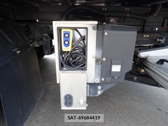 Hino DUTRO 2023-04 7500325-12