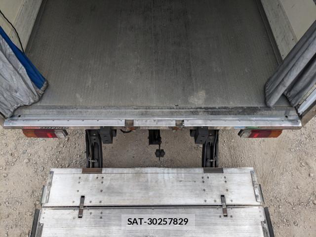 Hino DUTRO 2017-09 7500347-10
