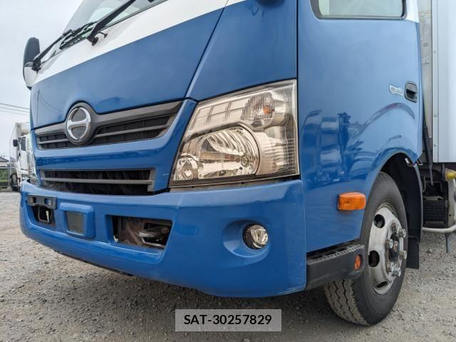 Hino DUTRO 2017-09 7500347-25