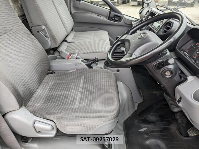 Hino DUTRO 2017-09 7500347-26