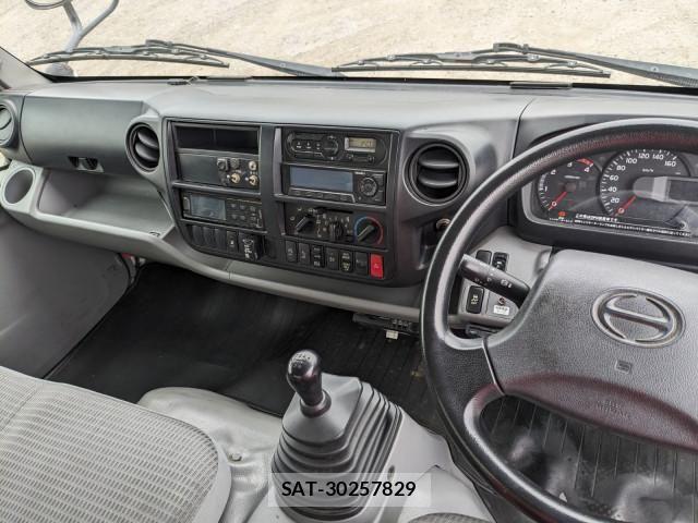 Hino DUTRO 2017-09 7500347-27