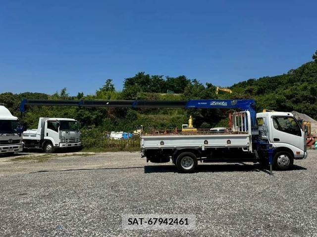 Hino DUTRO 2014-02 7500351-17