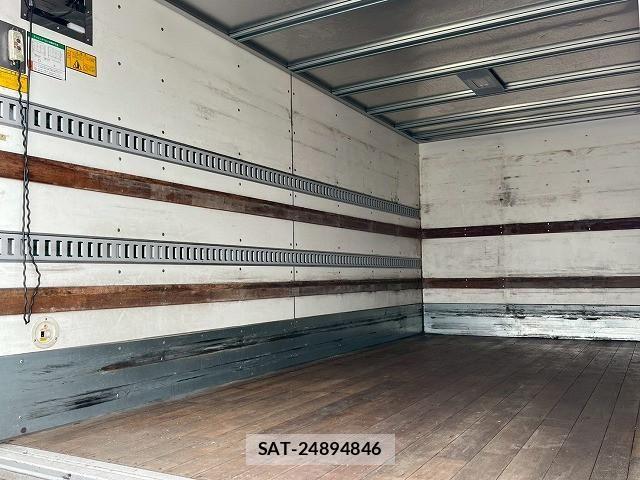 Hino DUTRO 2017-07 7500357-13