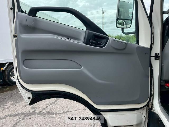 Hino DUTRO 2017-07 7500357-23