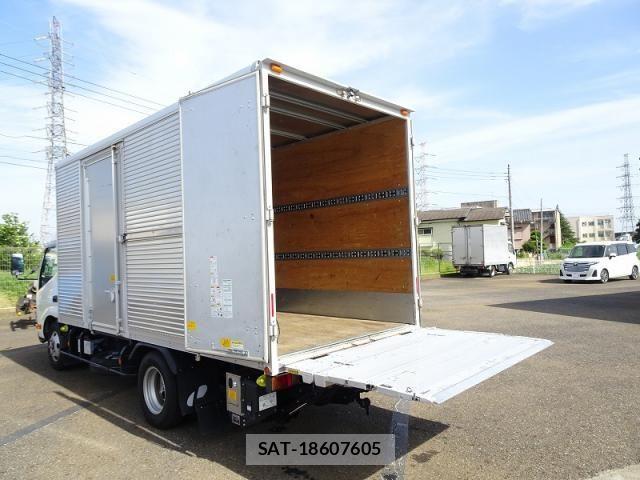 Hino DUTRO 2022-03 7508563-9