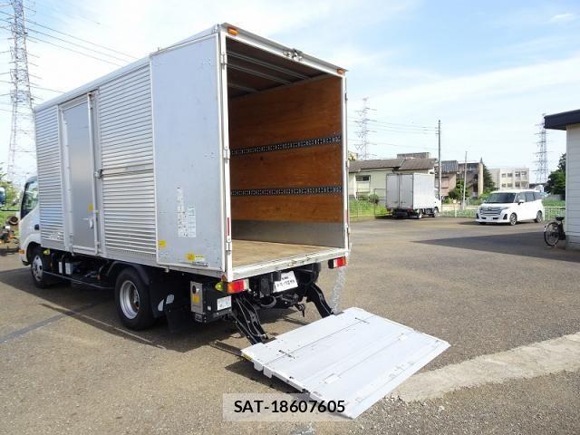 Hino DUTRO 2022-03 7508563-10
