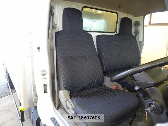 Hino DUTRO 2022-03 7508563-18