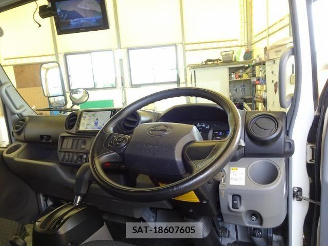 Hino DUTRO 2022-03 7508563-21