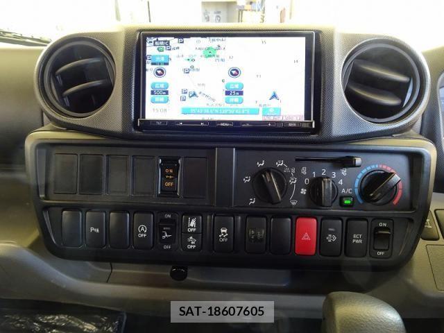 Hino DUTRO 2022-03 7508563-24