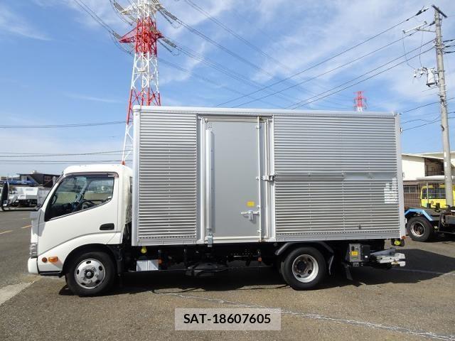Hino DUTRO 2022-03 7508563-2
